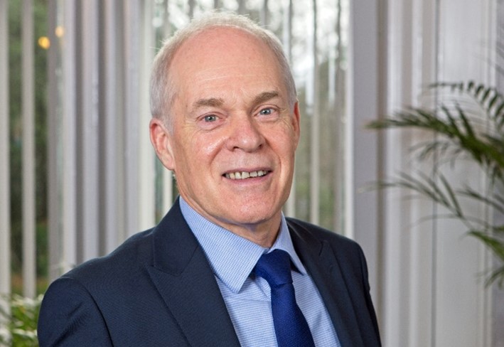 Datgloi’r Cwricwlwm: Yr Athro Ken Muir