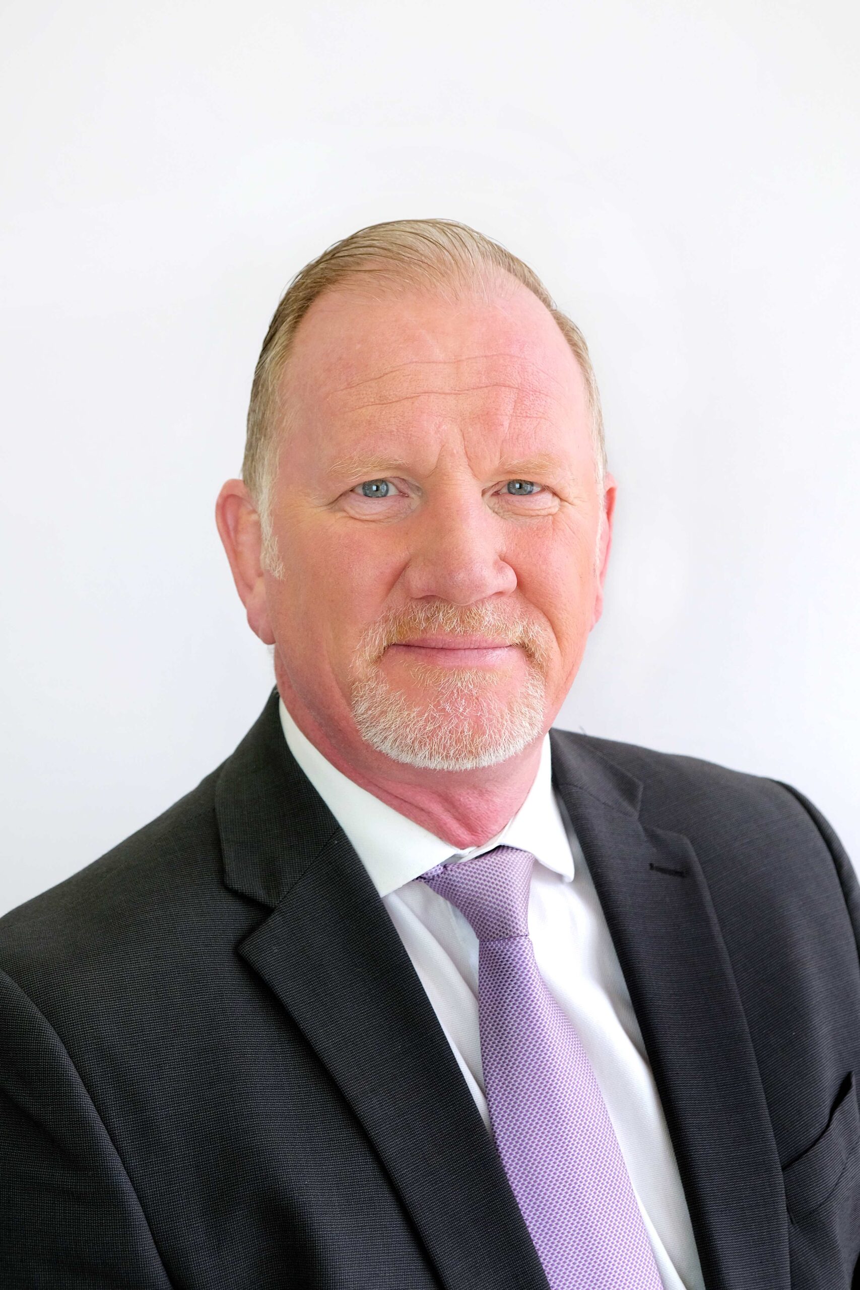 Datgloi Arweinyddiaeth: Stuart Davies